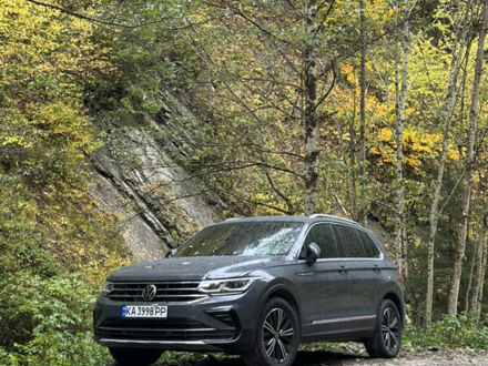 Серый Фольксваген Тигуан, объемом двигателя 1.97 л и пробегом 30 тыс. км за 35000 $, фото 1 на Automoto.ua