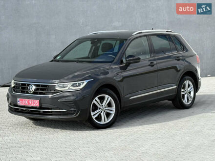Серый Фольксваген Тигуан, объемом двигателя 2 л и пробегом 176 тыс. км за 27950 $, фото 1 на Automoto.ua