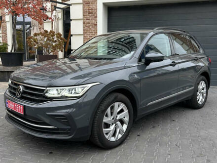 Серый Фольксваген Тигуан, объемом двигателя 2 л и пробегом 194 тыс. км за 31500 $, фото 1 на Automoto.ua