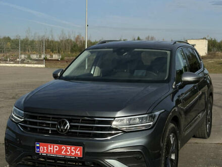 Сірий Фольксваген Тігуан, об'ємом двигуна 1.97 л та пробігом 199 тис. км за 32500 $, фото 1 на Automoto.ua