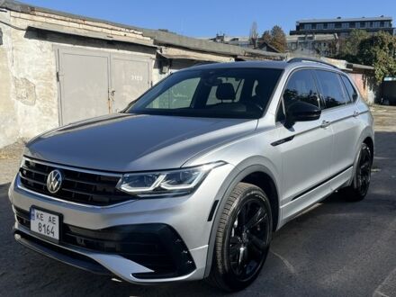 Фольксваген Тігуан 2022 у Дніпро (Дніпропетровську) на Automoto.ua Сірий Фольксваген Тігуан, об'ємом двигуна 2 л та пробігом 9 тис. км за 33700 $, фото 1 на Automoto.ua