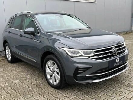 Серый Фольксваген Тигуан, объемом двигателя 2 л и пробегом 13 тыс. км за 17000 $, фото 1 на Automoto.ua