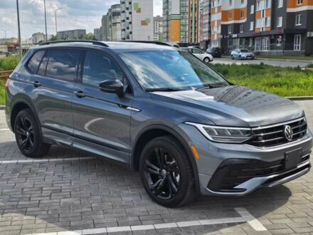 Серый Фольксваген Тигуан, объемом двигателя 2 л и пробегом 9 тыс. км за 21500 $, фото 1 на Automoto.ua