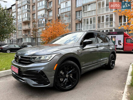 Серый Фольксваген Тигуан, объемом двигателя 2 л и пробегом 18 тыс. км за 28998 $, фото 1 на Automoto.ua