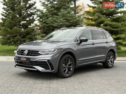 Серый Фольксваген Тигуан, объемом двигателя 2 л и пробегом 14 тыс. км за 27500 $, фото 1 на Automoto.ua