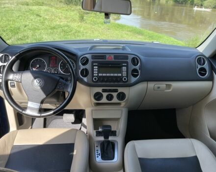 Синій Фольксваген Тігуан, об'ємом двигуна 2 л та пробігом 179 тис. км за 9800 $, фото 5 на Automoto.ua