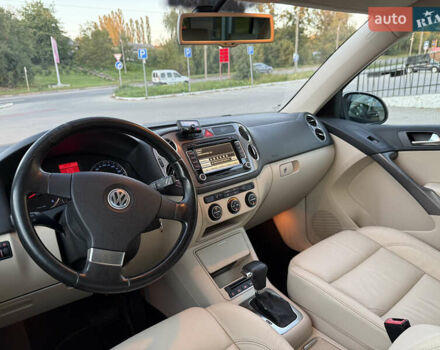 Синій Фольксваген Тігуан, об'ємом двигуна 2 л та пробігом 158 тис. км за 10999 $, фото 25 на Automoto.ua