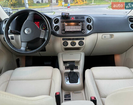 Синій Фольксваген Тігуан, об'ємом двигуна 2 л та пробігом 158 тис. км за 10999 $, фото 7 на Automoto.ua