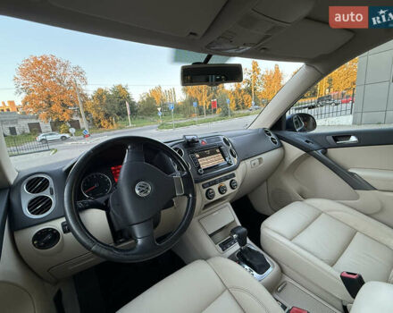 Синій Фольксваген Тігуан, об'ємом двигуна 2 л та пробігом 158 тис. км за 10999 $, фото 34 на Automoto.ua