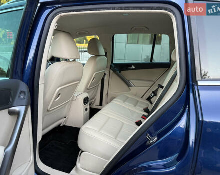 Синій Фольксваген Тігуан, об'ємом двигуна 2 л та пробігом 158 тис. км за 10999 $, фото 4 на Automoto.ua