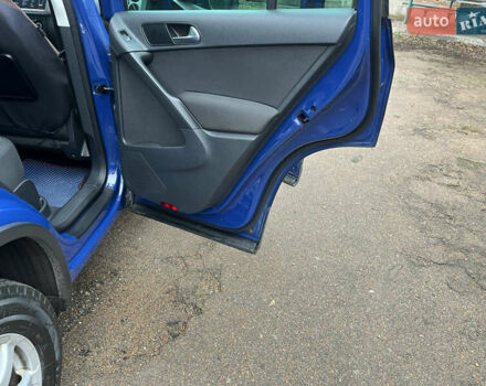 Синий Фольксваген Тигуан, объемом двигателя 2 л и пробегом 186 тыс. км за 12800 $, фото 3 на Automoto.ua