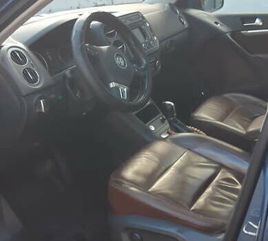 Синий Фольксваген Тигуан, объемом двигателя 1.97 л и пробегом 307 тыс. км за 12000 $, фото 4 на Automoto.ua