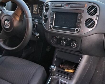 Синій Фольксваген Тігуан, об'ємом двигуна 2 л та пробігом 300 тис. км за 12000 $, фото 2 на Automoto.ua