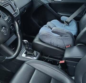 Синий Фольксваген Тигуан, объемом двигателя 2 л и пробегом 160 тыс. км за 10000 $, фото 11 на Automoto.ua