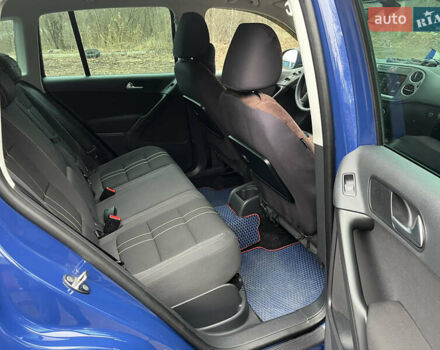 Синий Фольксваген Тигуан, объемом двигателя 2 л и пробегом 186 тыс. км за 12800 $, фото 2 на Automoto.ua