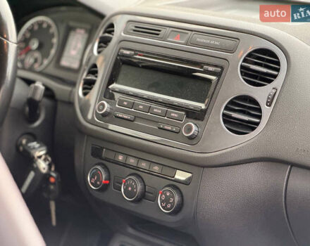 Синий Фольксваген Тигуан, объемом двигателя 2 л и пробегом 170 тыс. км за 10200 $, фото 17 на Automoto.ua