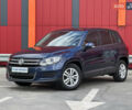 Синий Фольксваген Тигуан, объемом двигателя 2 л и пробегом 219 тыс. км за 12000 $, фото 4 на Automoto.ua