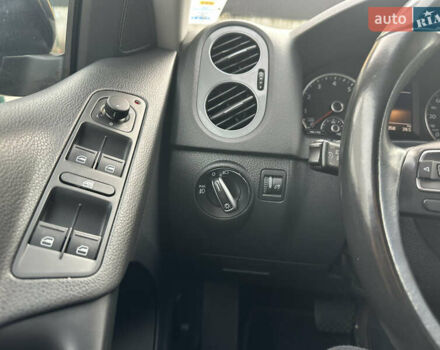 Синій Фольксваген Тігуан, об'ємом двигуна 2 л та пробігом 139 тис. км за 13500 $, фото 45 на Automoto.ua