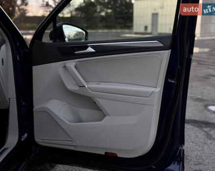 Синий Фольксваген Тигуан, объемом двигателя 2 л и пробегом 253 тыс. км за 22500 $, фото 44 на Automoto.ua