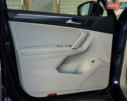 Синий Фольксваген Тигуан, объемом двигателя 2 л и пробегом 253 тыс. км за 22600 $, фото 23 на Automoto.ua