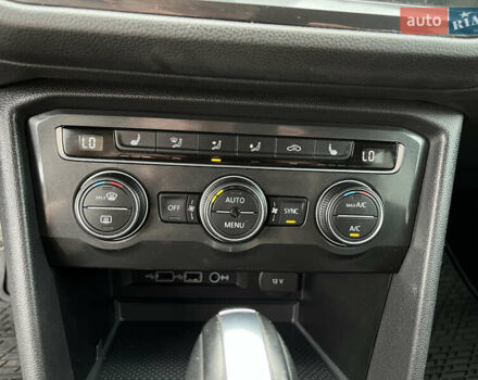 Синій Фольксваген Тігуан, об'ємом двигуна 2 л та пробігом 120 тис. км за 18500 $, фото 18 на Automoto.ua