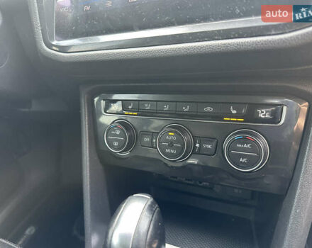 Синій Фольксваген Тігуан, об'ємом двигуна 2 л та пробігом 192 тис. км за 16999 $, фото 43 на Automoto.ua