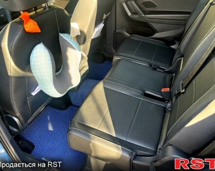 Синий Фольксваген Тигуан, объемом двигателя 2 л и пробегом 150 тыс. км за 25000 $, фото 3 на Automoto.ua