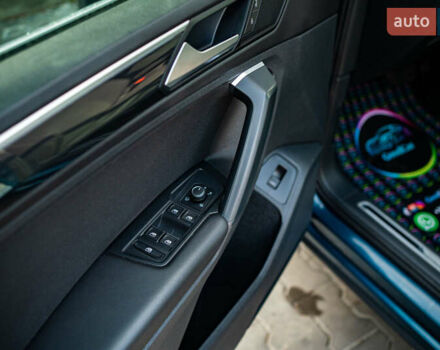 Синий Фольксваген Тигуан, объемом двигателя 1.97 л и пробегом 170 тыс. км за 32888 $, фото 50 на Automoto.ua