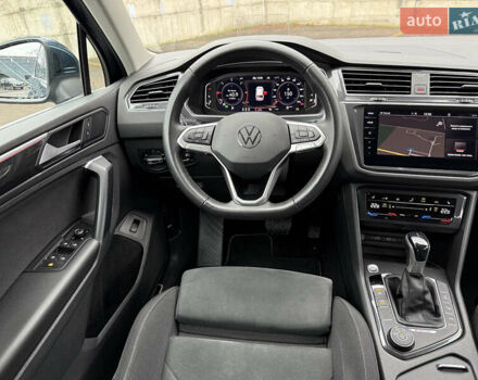 Синій Фольксваген Тігуан, об'ємом двигуна 2 л та пробігом 189 тис. км за 31999 $, фото 58 на Automoto.ua