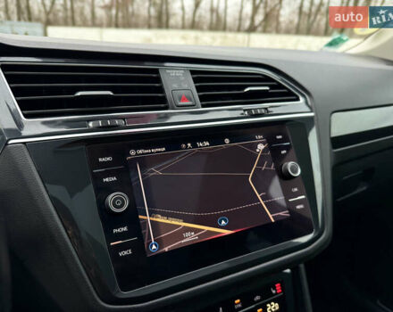 Синий Фольксваген Тигуан, объемом двигателя 2 л и пробегом 157 тыс. км за 30899 $, фото 36 на Automoto.ua