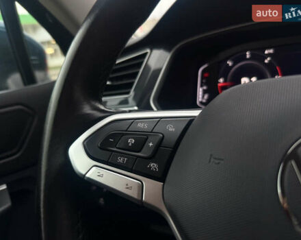 Синий Фольксваген Тигуан, объемом двигателя 2 л и пробегом 157 тыс. км за 30899 $, фото 33 на Automoto.ua