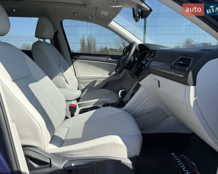 Синій Фольксваген Тігуан, об'ємом двигуна 2 л та пробігом 57 тис. км за 26800 $, фото 13 на Automoto.ua