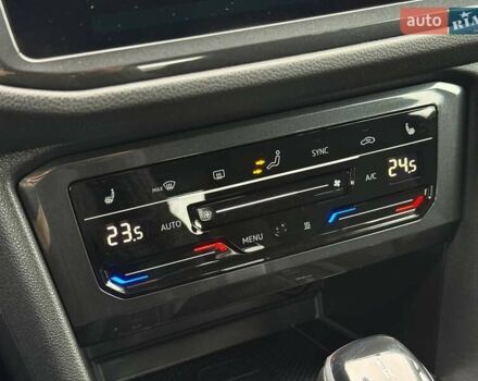 Синий Фольксваген Тигуан, объемом двигателя 2 л и пробегом 136 тыс. км за 33400 $, фото 20 на Automoto.ua