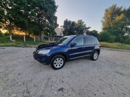 Синий Фольксваген Тигуан, объемом двигателя 2 л и пробегом 300 тыс. км за 10200 $, фото 1 на Automoto.ua