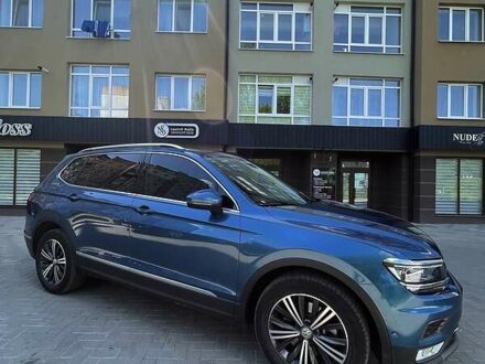 Фольксваген Тигуан 2017 в Киеве на Automoto.ua Синий Фольксваген Тигуан, объемом двигателя 2 л и пробегом 75 тыс. км за 21700 $, фото 1 на Automoto.ua