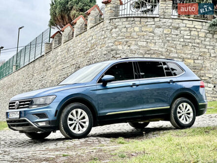Синий Фольксваген Тигуан, объемом двигателя 2 л и пробегом 239 тыс. км за 17200 $, фото 1 на Automoto.ua