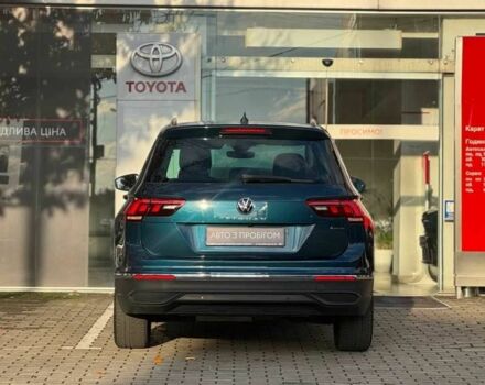 Зеленый Фольксваген Тигуан, объемом двигателя 2 л и пробегом 21 тыс. км за 32938 $, фото 3 на Automoto.ua