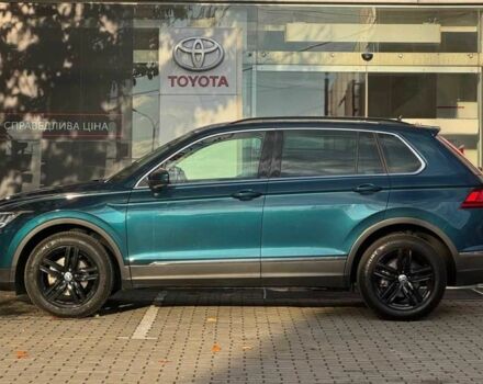 Зеленый Фольксваген Тигуан, объемом двигателя 2 л и пробегом 21 тыс. км за 32938 $, фото 2 на Automoto.ua