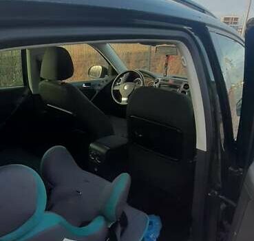 Зеленый Фольксваген Тигуан, объемом двигателя 2 л и пробегом 255 тыс. км за 10200 $, фото 6 на Automoto.ua