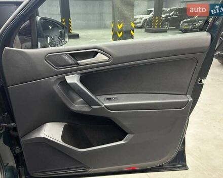 Зелений Фольксваген Тігуан, об'ємом двигуна 2 л та пробігом 96 тис. км за 19000 $, фото 12 на Automoto.ua