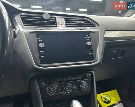 Зелений Фольксваген Тігуан, об'ємом двигуна 2 л та пробігом 96 тис. км за 19000 $, фото 10 на Automoto.ua