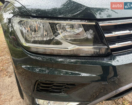 Зелений Фольксваген Тігуан, об'ємом двигуна 2 л та пробігом 170 тис. км за 19900 $, фото 18 на Automoto.ua