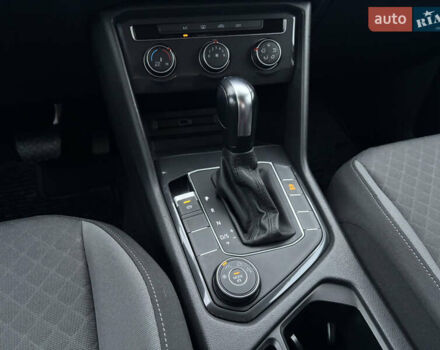 Зелений Фольксваген Тігуан, об'ємом двигуна 2 л та пробігом 160 тис. км за 16700 $, фото 15 на Automoto.ua