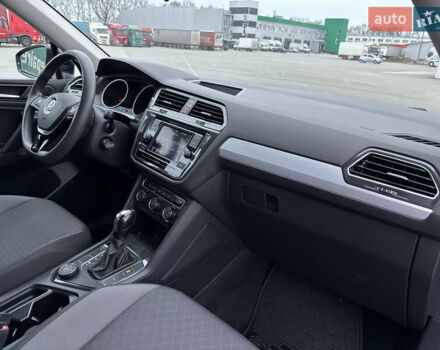 Зелений Фольксваген Тігуан, об'ємом двигуна 2 л та пробігом 160 тис. км за 16700 $, фото 10 на Automoto.ua