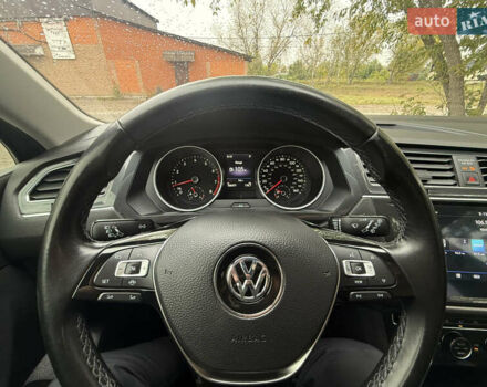 Зелений Фольксваген Тігуан, об'ємом двигуна 2 л та пробігом 170 тис. км за 19900 $, фото 32 на Automoto.ua