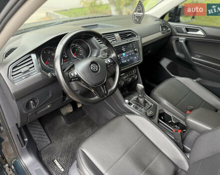 Зелений Фольксваген Тігуан, об'ємом двигуна 2 л та пробігом 170 тис. км за 19900 $, фото 27 на Automoto.ua