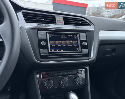 Зелений Фольксваген Тігуан, об'ємом двигуна 2 л та пробігом 160 тис. км за 16700 $, фото 14 на Automoto.ua