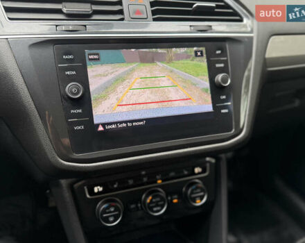 Зелений Фольксваген Тігуан, об'ємом двигуна 2 л та пробігом 170 тис. км за 19900 $, фото 31 на Automoto.ua