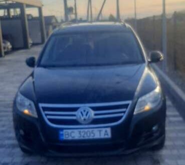 Зеленый Фольксваген Тигуан, объемом двигателя 2 л и пробегом 255 тыс. км за 10200 $, фото 1 на Automoto.ua