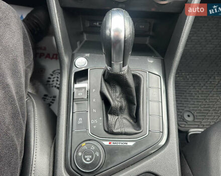 Оранжевый Фольксваген Тигуан, объемом двигателя 2 л и пробегом 143 тыс. км за 16700 $, фото 19 на Automoto.ua